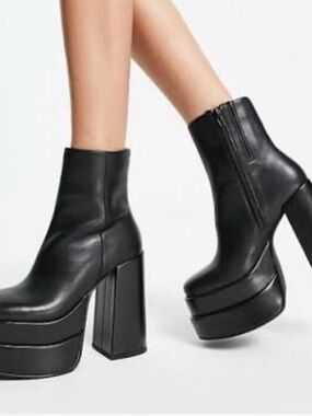 Steve Madden Cobra platform boots